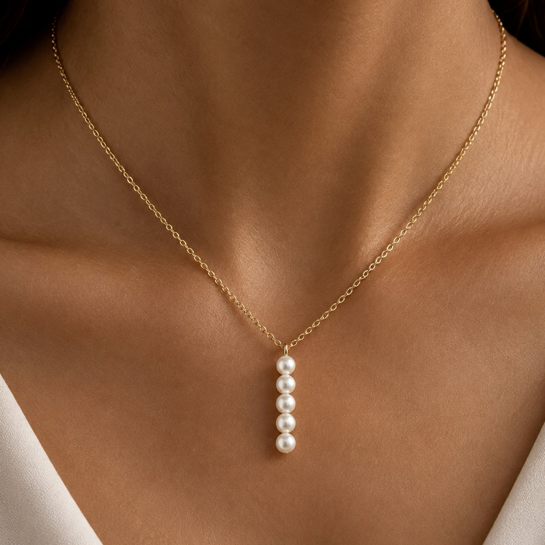 Lily Pendant Pearls Necklace