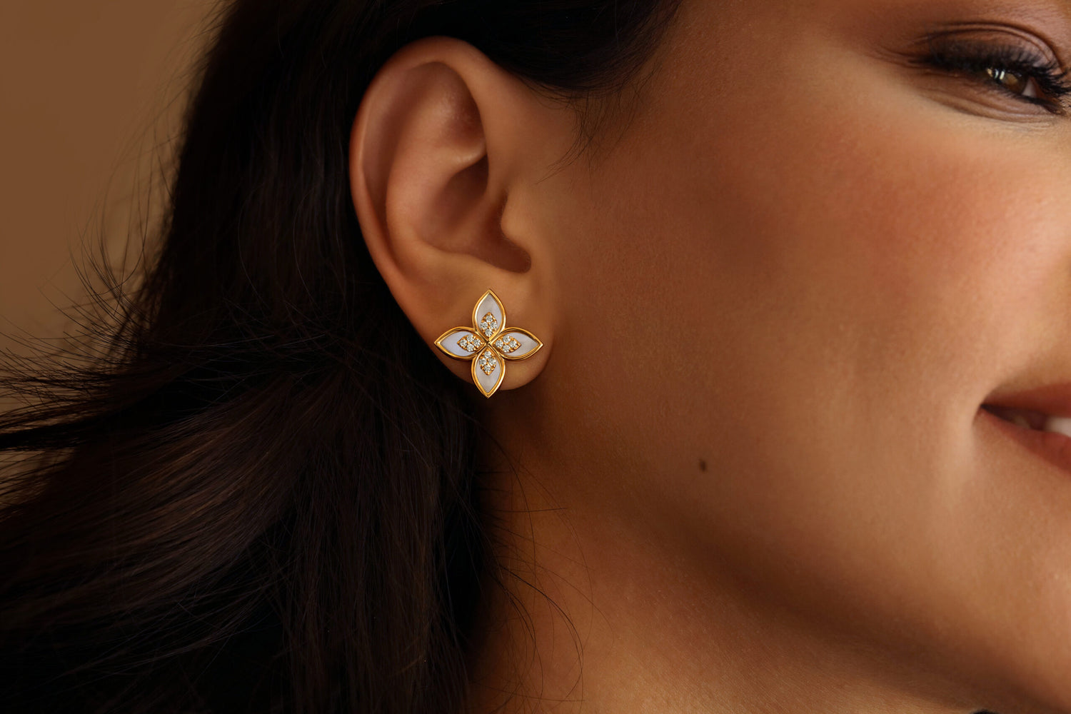 Thea Glow Stud Earrings