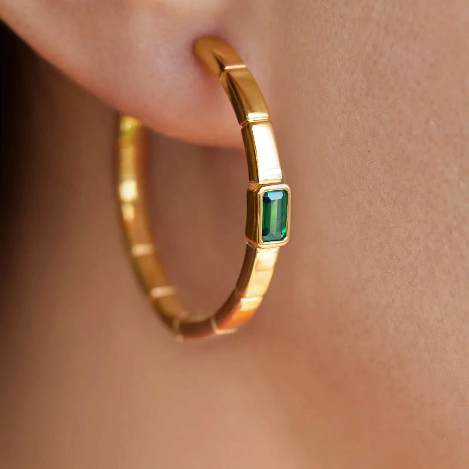 Chiara Earrings with Precious Stone
