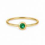 Emerald May birthstone solitaire ring in 18K yellow gold – Aquae Jewels