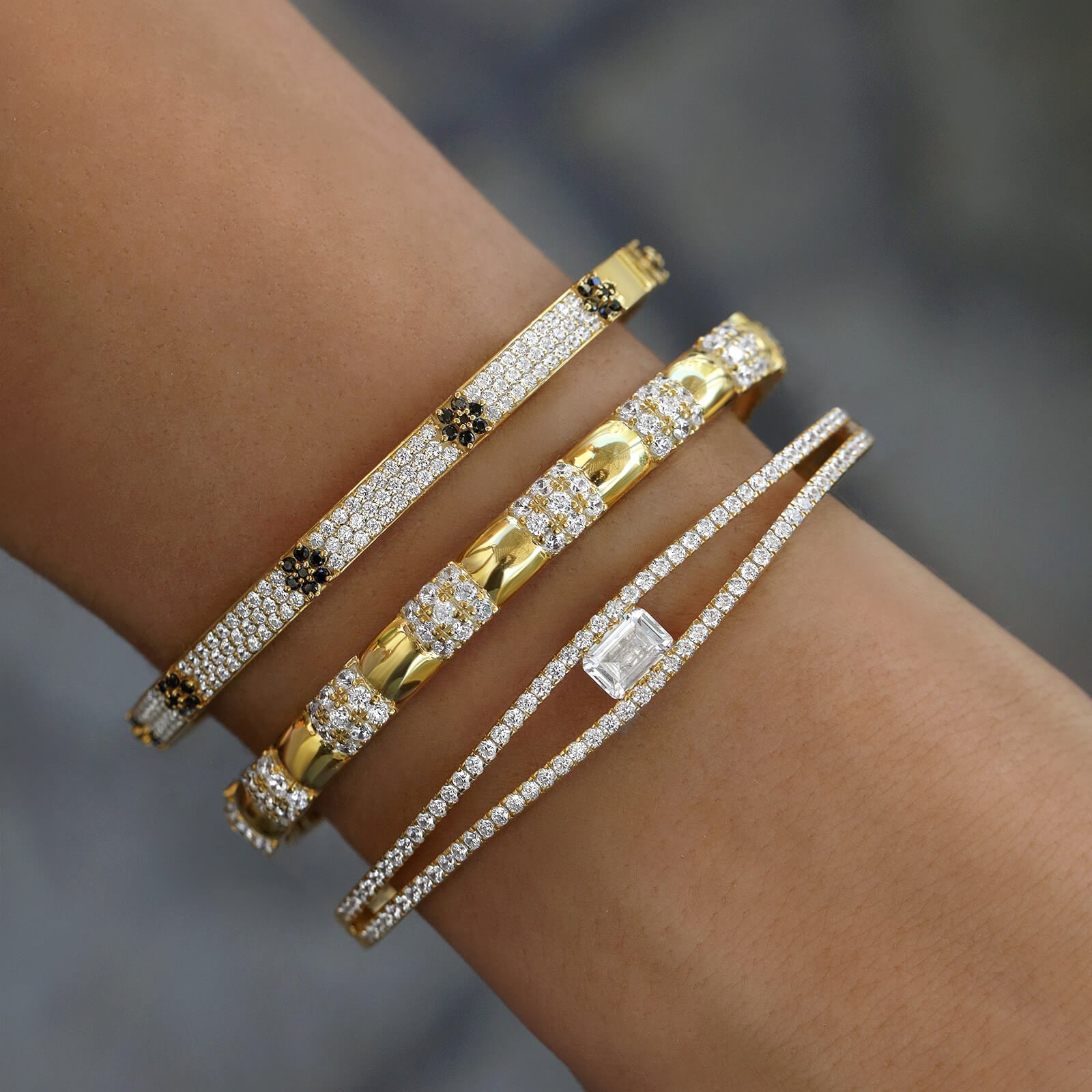 white-diamond-flower-bangle-joyful-18k-gold