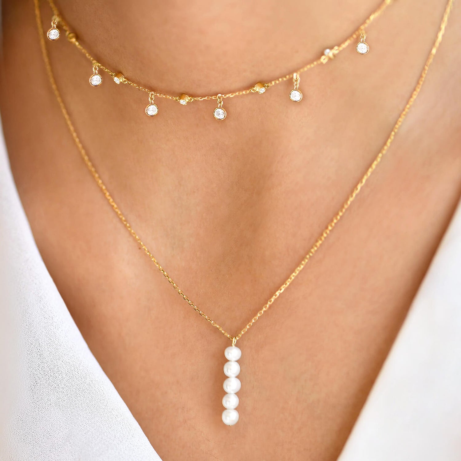 Lily Pendant Pearls Necklace