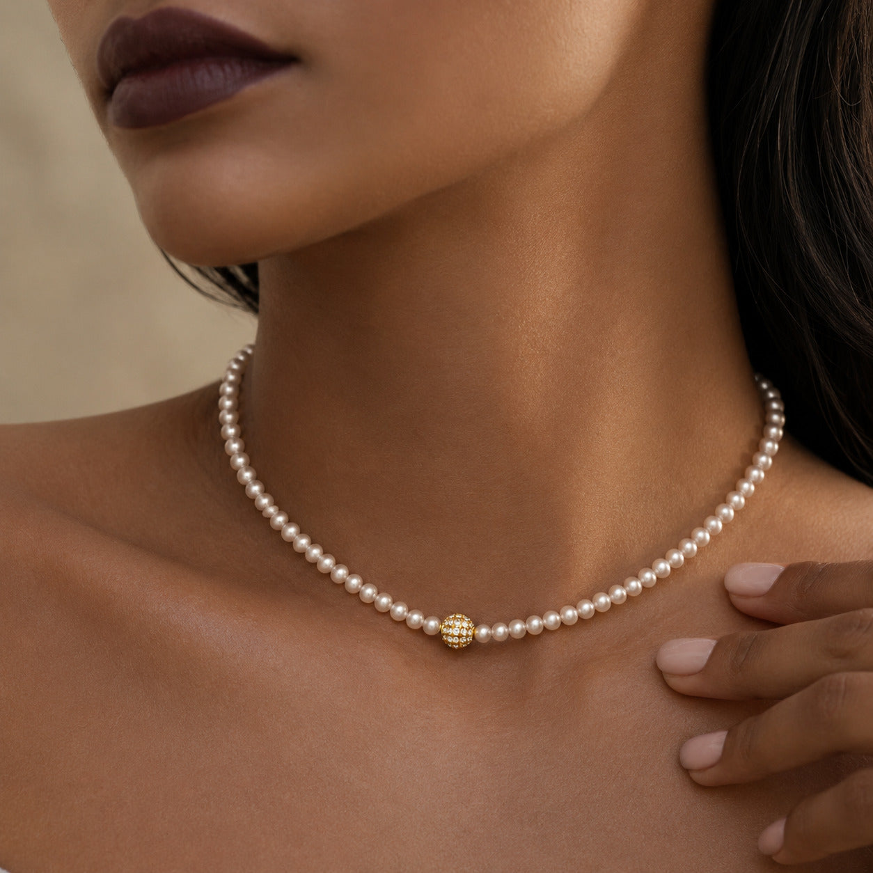 Diamonds Sphere Pearls Necklace