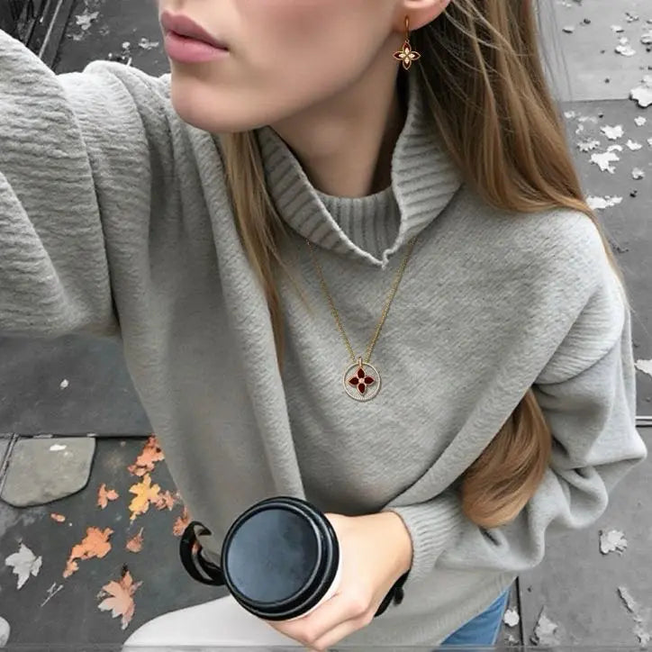 Queen Classic Thea Necklace