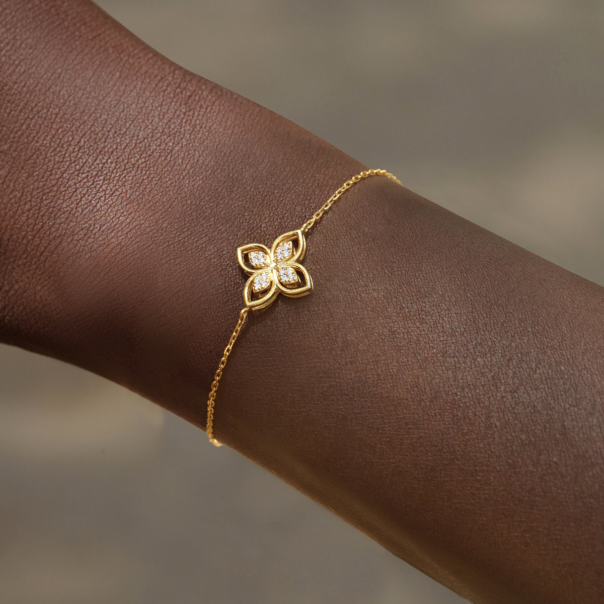 Hera Flower Simple Bracelet, solid 18K gold, view 3 of 7