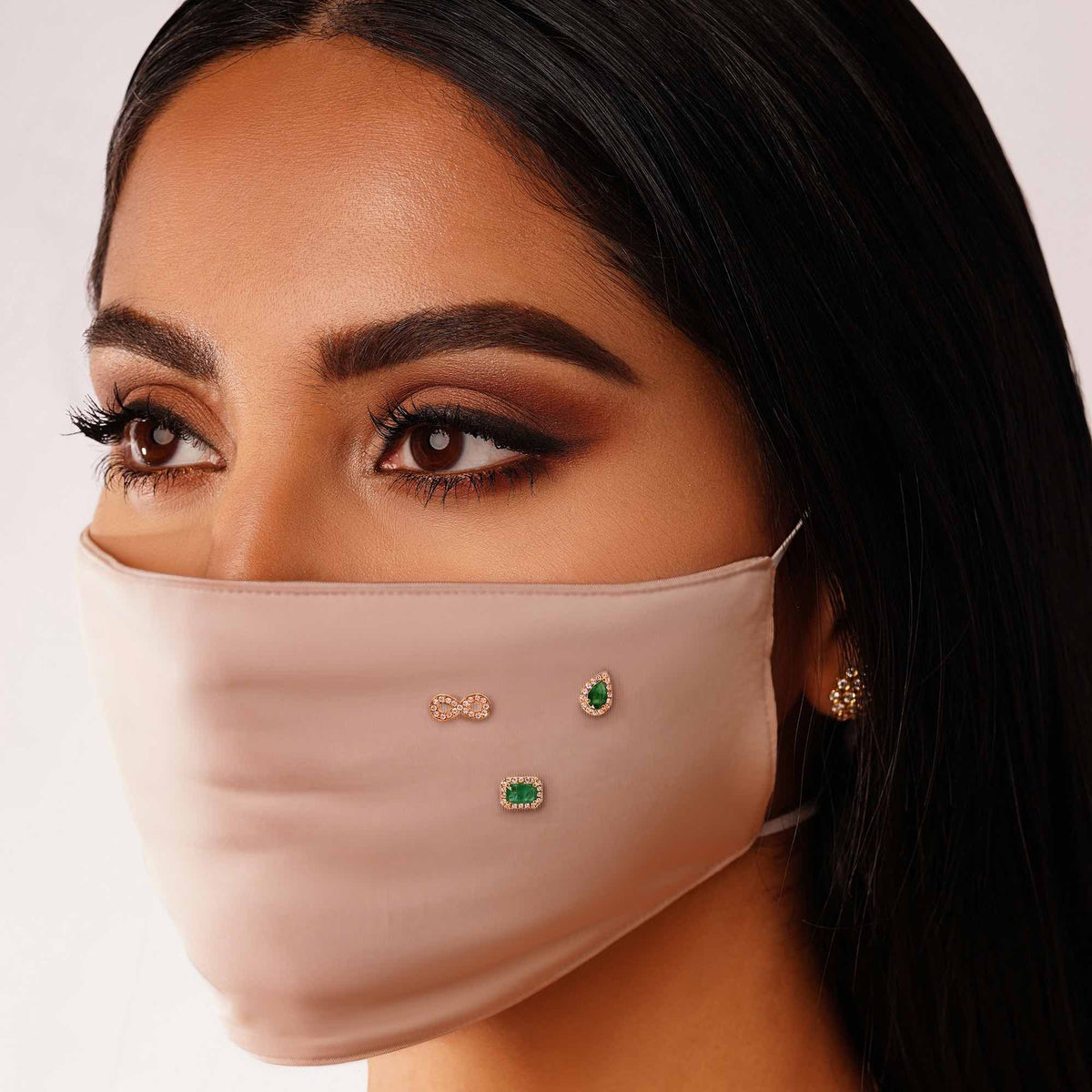 MASK PIN INFINITY, 18K GOLD AND DIAMONDS