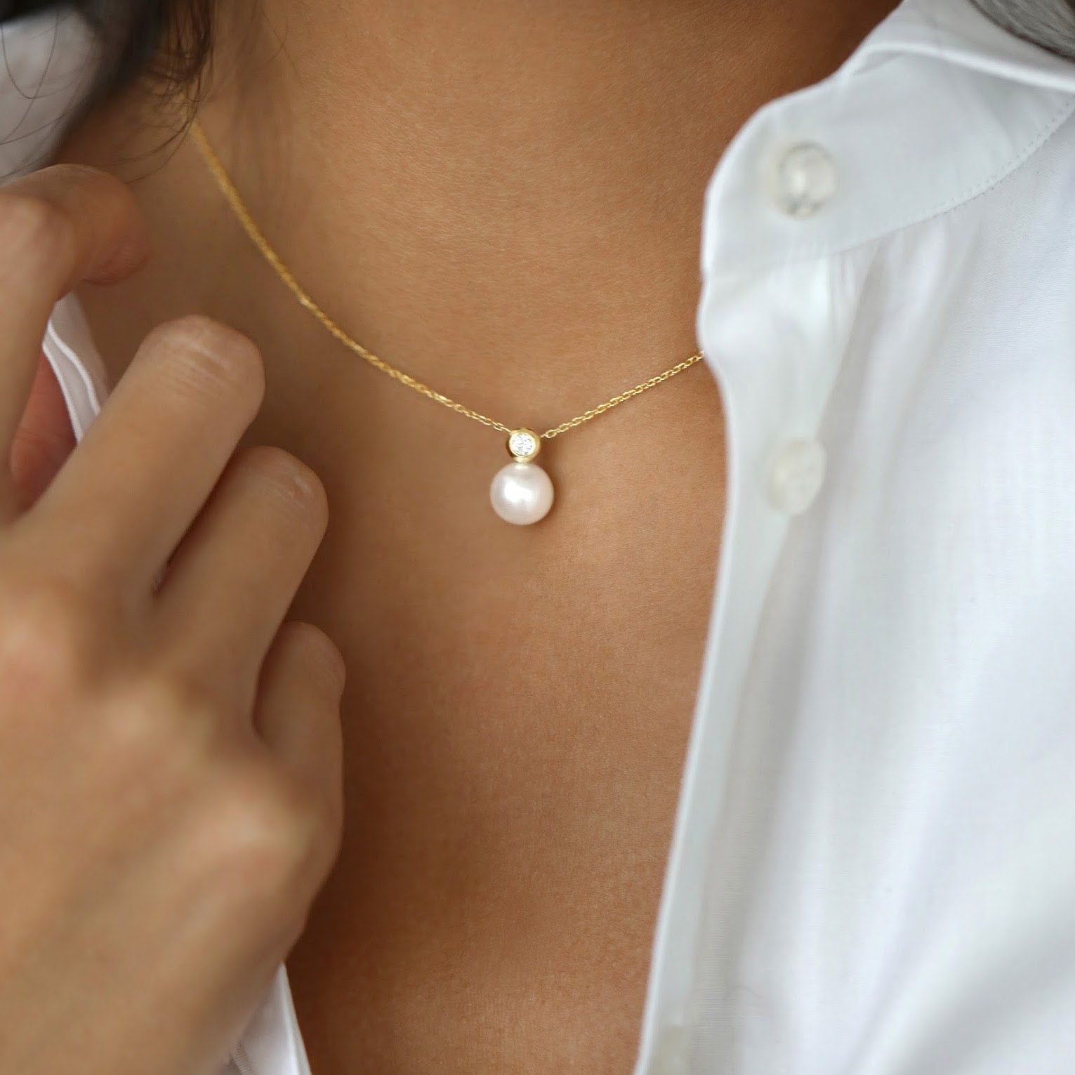 Necklace Daisy Diamond 0.10 carat, 18K Gold and Pearl