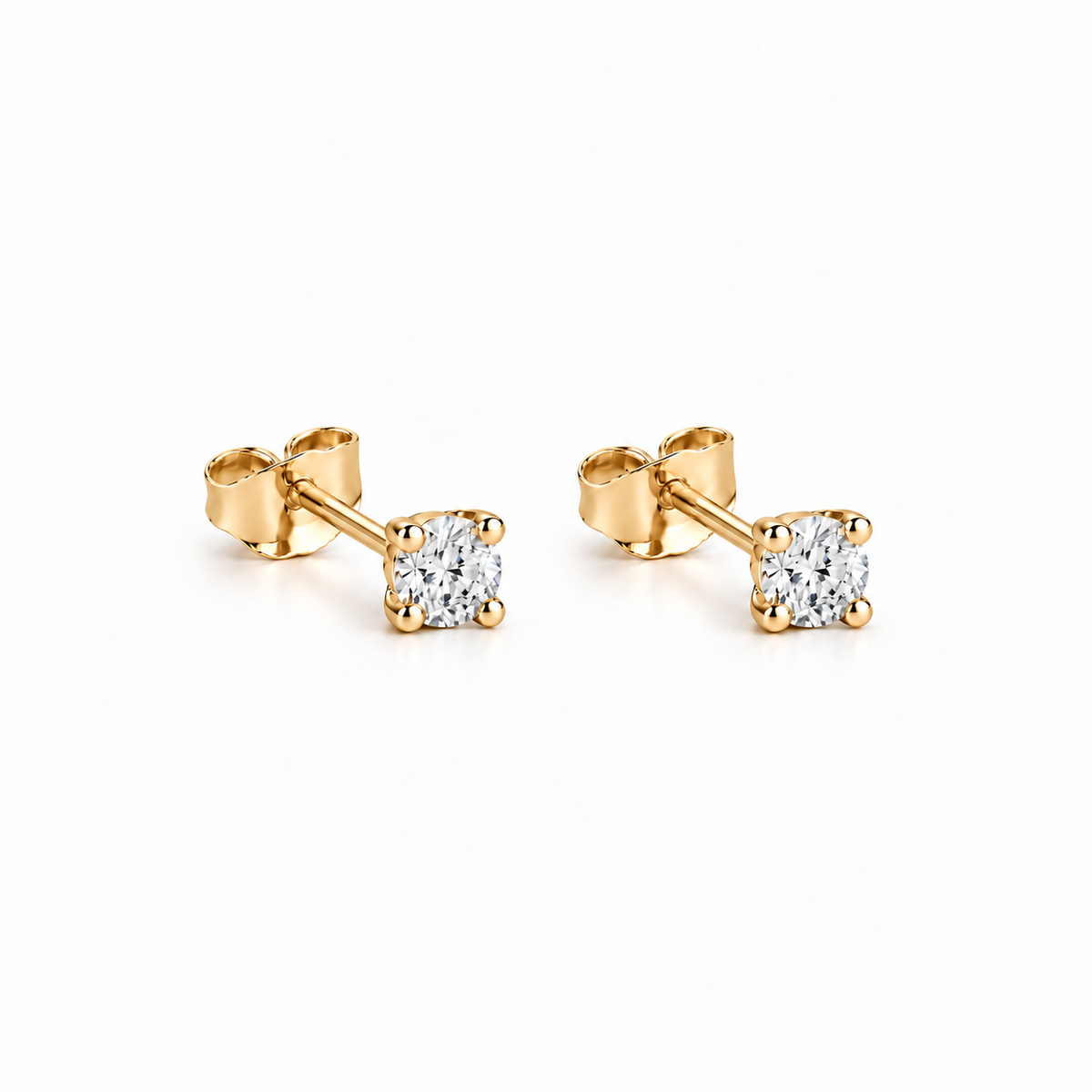 Pure Solitaire Stud Round Earrings