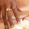 Ring-Petit-Rechteck-18K-Gold-und-Diamanten-Lifestyle-1-1