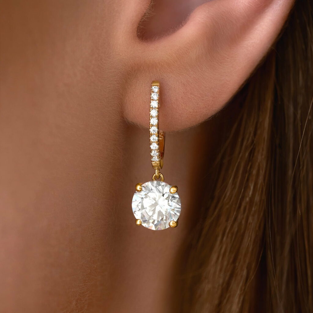 Earring-Gala-18K-Gold-and-Diamonds-Lifestyle1.jpg