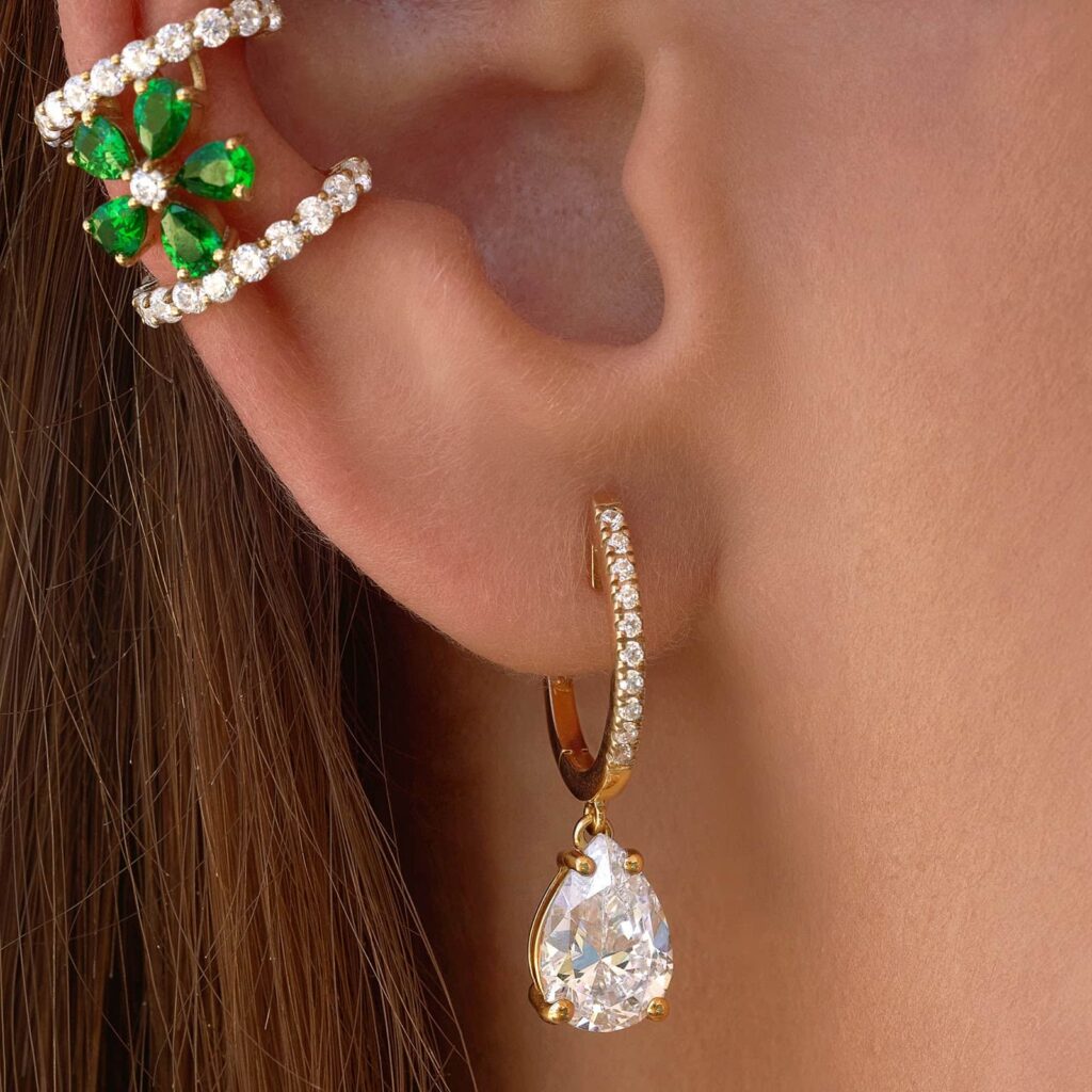 Earring-Goutte-Diamant-18K-Gold-Lifestyle1.jpg